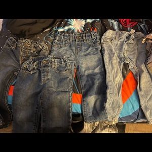 4 pairs of jeans. Great condition, size 2T.